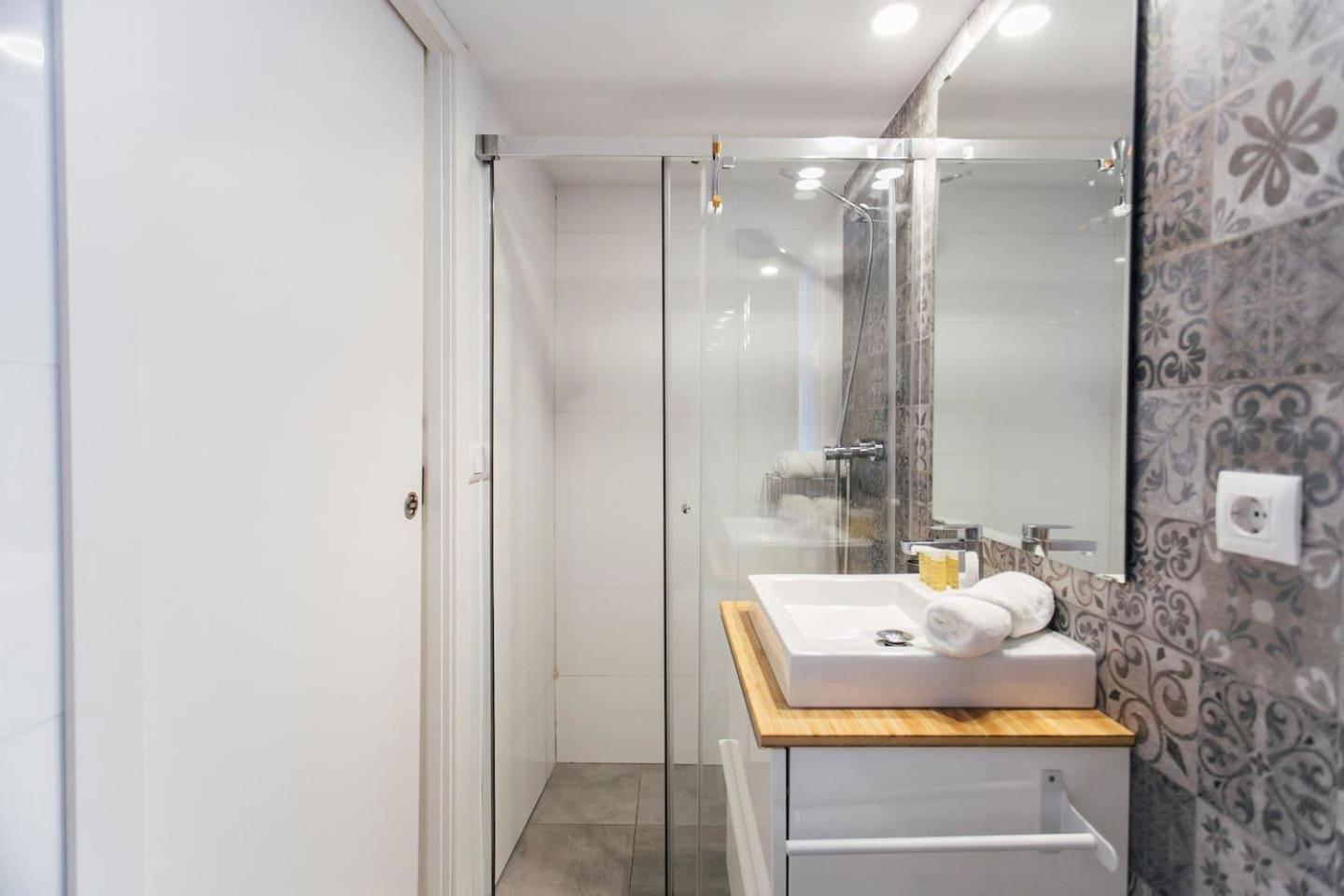 Amplio Apartamento De Diseno Precioso De Estilo Sevillano En Pleno Centro Екстериор снимка